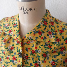 Load image into Gallery viewer, 1940s - Adorable Yellow Floral Rayon Day Dress - W28 (72cm)
