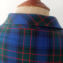 Cargar imagen en el visor de la galería, 1940s - Gorgeous Blue & Green Tartan Cotton Dress - W30 (76cm)