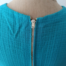 Charger l'image dans la galerie, 1950s - Adorable Blue Aqua Textured Cotton Dress - W26 (66cm)