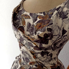 Charger l'image dans la galerie, 1950s - Kay Seliq, New York - Stunning Black Roseprint Dress - W26 (66cm)