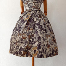 Charger l'image dans la galerie, 1950s - Kay Seliq, New York - Stunning Black Roseprint Dress - W26 (66cm)