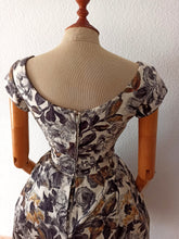 Charger l'image dans la galerie, 1950s - Kay Seliq, New York - Stunning Black Roseprint Dress - W26 (66cm)