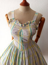 Charger l'image dans la galerie, 1950s - Sweet Heart Bust Pastel Colors Dress - W28 (70cm)