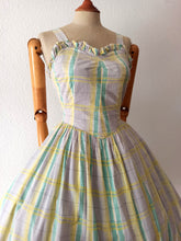 Charger l'image dans la galerie, 1950s - Sweet Heart Bust Pastel Colors Dress - W28 (70cm)