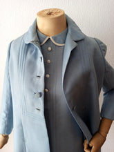 Laden Sie das Bild in den Galerie-Viewer, 1960s - Adorable 2pc Peter Pan Collar Coat & Dress Set - W30 (76cm)