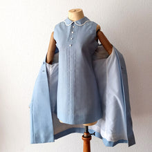 Laden Sie das Bild in den Galerie-Viewer, 1960s - Adorable 2pc Peter Pan Collar Coat & Dress Set - W30 (76cm)