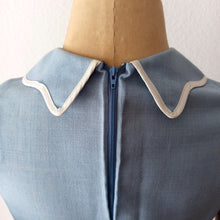 Laden Sie das Bild in den Galerie-Viewer, 1960s - Adorable 2pc Peter Pan Collar Coat & Dress Set - W30 (76cm)