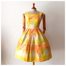 Charger l'image dans la galerie, 1950s - Manuela, Nice - Stunning Sunset Colors Dress - W25 (64cm)