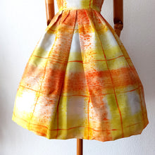 Charger l'image dans la galerie, 1950s - Manuela, Nice - Stunning Sunset Colors Dress - W25 (64cm)