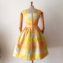 Charger l'image dans la galerie, 1950s - Manuela, Nice - Stunning Sunset Colors Dress - W25 (64cm)