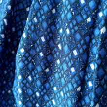 Charger l'image dans la galerie, 1950s - Gorgeous Blue Printed Rayon Belted Dress - W27 (68cm)