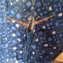 Charger l'image dans la galerie, 1950s - Gorgeous Blue Printed Rayon Belted Dress - W27 (68cm)