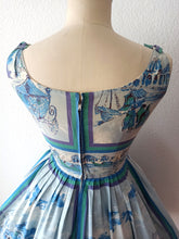 Charger l'image dans la galerie, 1950s - Spectacular Venice Novelty Print Dress - W26 (66cm)