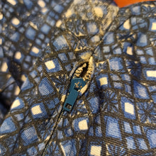 Charger l'image dans la galerie, 1950s - Gorgeous Blue Printed Rayon Belted Dress - W27 (68cm)