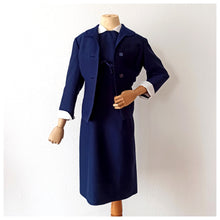 Laden Sie das Bild in den Galerie-Viewer, 1960s - PARIS - Elegant 2pc Removable Collar Jacket & Dress Set - W30 (76cm)