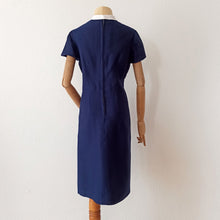 Laden Sie das Bild in den Galerie-Viewer, 1960s - PARIS - Elegant 2pc Removable Collar Jacket & Dress Set - W30 (76cm)