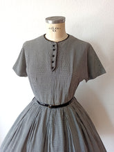 Charger l'image dans la galerie, 1950s - Adorable Black & White Vichy Cotton Dress - W28.5 (72cm)
