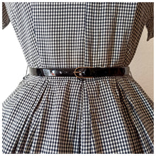 Charger l'image dans la galerie, 1950s - Adorable Black & White Vichy Cotton Dress - W28.5 (72cm)
