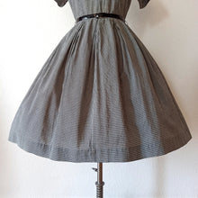 Charger l'image dans la galerie, 1950s - Adorable Black & White Vichy Cotton Dress - W28.5 (72cm)