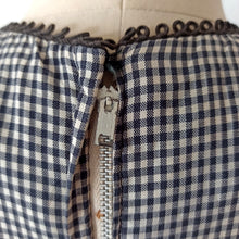 Charger l'image dans la galerie, 1950s - Adorable Black & White Vichy Cotton Dress - W28.5 (72cm)