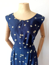 Charger l'image dans la galerie, 1950s 1960s - Elegant 2pc Silk Jacket & Dress Set - W31 (80cm)