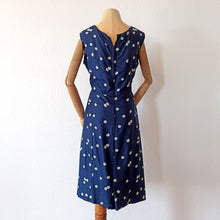 Charger l'image dans la galerie, 1950s 1960s - Elegant 2pc Silk Jacket & Dress Set - W31 (80cm)