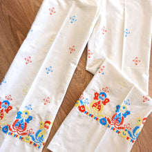 Load image into Gallery viewer, 1970s - Handembroidered Bell-bottoms Linen Pants - W27/27.5 (68/70cm)