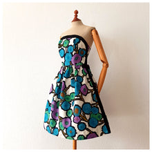 Laden Sie das Bild in den Galerie-Viewer, 1950s 1960s - Privileg, Paris - Stunning Srapless Dress - W26 (66cm)