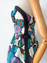 Laden Sie das Bild in den Galerie-Viewer, 1950s 1960s - Privileg, Paris - Stunning Srapless Dress - W26 (66cm)