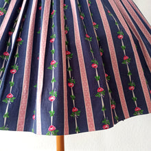 Charger l'image dans la galerie, 1950s - Adorable French Roses & Dots Cotton Dress - W26 (66cm)