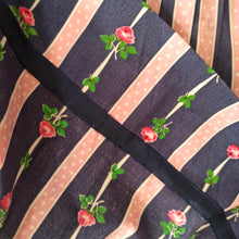 Charger l'image dans la galerie, 1950s - Adorable French Roses & Dots Cotton Dress - W26 (66cm)