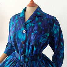 Charger l'image dans la galerie, 1950s - Stunning Abstract Floral Wild Silk Dress - W27 (68cm)
