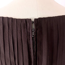 Laden Sie das Bild in den Galerie-Viewer, 1960s - Exquisite Couture Pure Silk Beaded Dress - W27 (68cm)