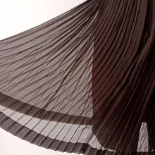 Laden Sie das Bild in den Galerie-Viewer, 1960s - Exquisite Couture Pure Silk Beaded Dress - W27 (68cm)