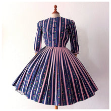 Charger l'image dans la galerie, 1950s - Adorable French Roses & Dots Cotton Dress - W26 (66cm)