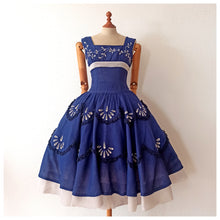 Charger l'image dans la galerie, 1950s - Stunning Blue Embroidery Linen Dress - W27 (68cm)