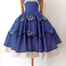 Charger l'image dans la galerie, 1950s - Stunning Blue Embroidery Linen Dress - W27 (68cm)