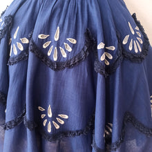 Charger l'image dans la galerie, 1950s - Stunning Blue Embroidery Linen Dress - W27 (68cm)