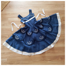 Charger l'image dans la galerie, 1950s - Stunning Blue Embroidery Linen Dress - W27 (68cm)