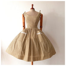 Charger l'image dans la galerie, 1950s - Adorable Green Olive/Brown Checked Pockets Dress - W27 (68cm)