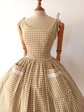 Charger l'image dans la galerie, 1950s - Adorable Green Olive/Brown Checked Pockets Dress - W27 (68cm)