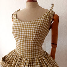 Charger l'image dans la galerie, 1950s - Adorable Green Olive/Brown Checked Pockets Dress - W27 (68cm)