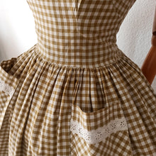 Charger l'image dans la galerie, 1950s - Adorable Green Olive/Brown Checked Pockets Dress - W27 (68cm)