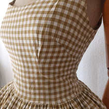 Charger l'image dans la galerie, 1950s - Adorable Green Olive/Brown Checked Pockets Dress - W27 (68cm)
