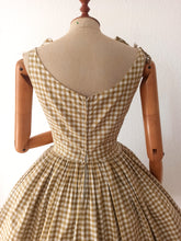Charger l'image dans la galerie, 1950s - Adorable Green Olive/Brown Checked Pockets Dress - W27 (68cm)