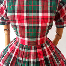Charger l'image dans la galerie, 1950s - Adorable French Puff Sleeves Tartan Cotton Dress - W27.5 (70cm)