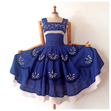 Charger l'image dans la galerie, 1950s - Stunning Blue Embroidery Linen Dress - W27 (68cm)