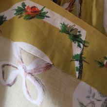 Charger l'image dans la galerie, 1950s - Trianon, France - Collector's Hanprinted Roses Dress - W24 (60cm)