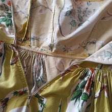 Charger l'image dans la galerie, 1950s - Trianon, France - Collector's Hanprinted Roses Dress - W24 (60cm)
