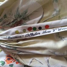 Charger l'image dans la galerie, 1950s - Trianon, France - Collector's Hanprinted Roses Dress - W24 (60cm)